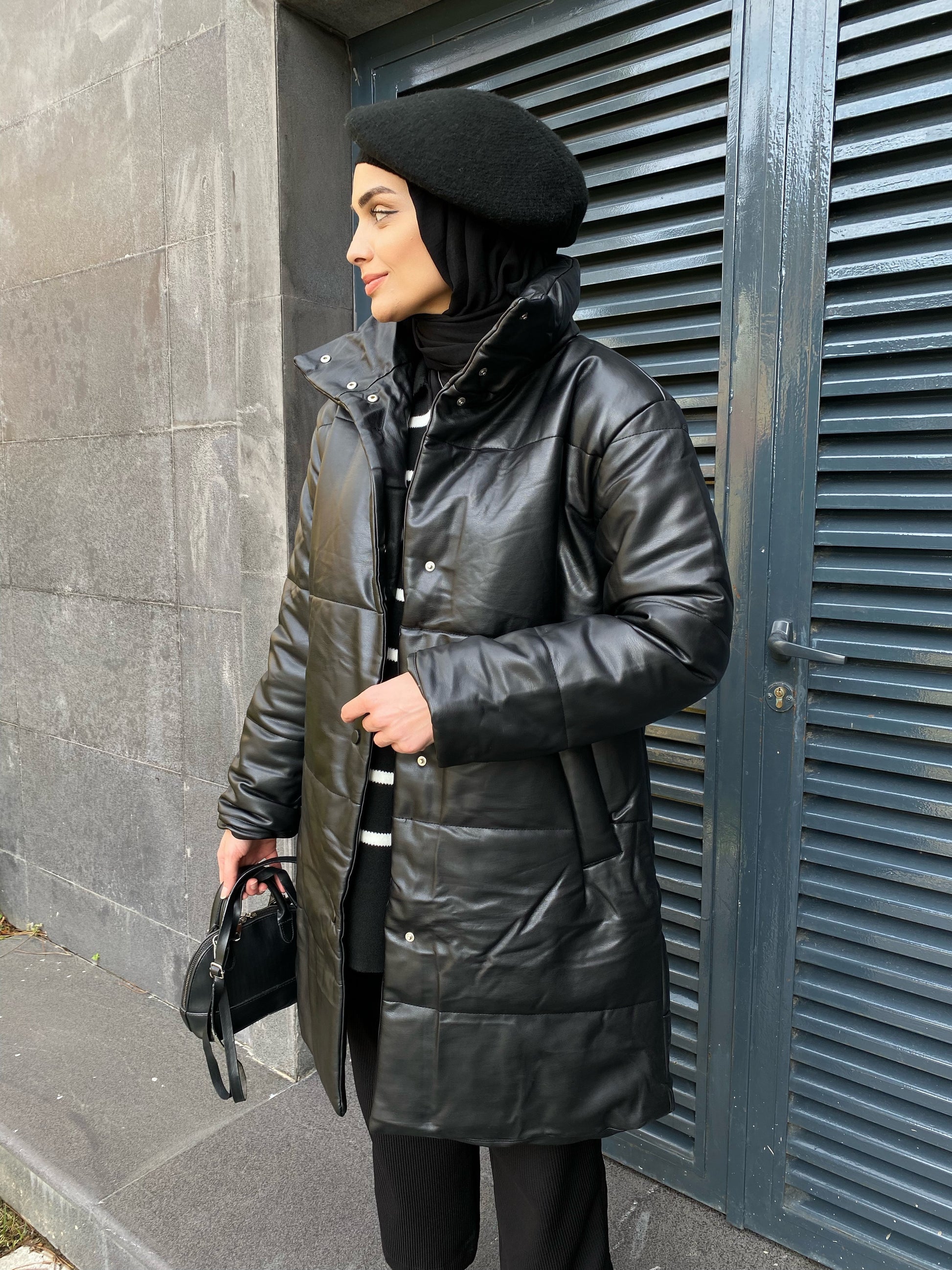 Noir Elegance Mont