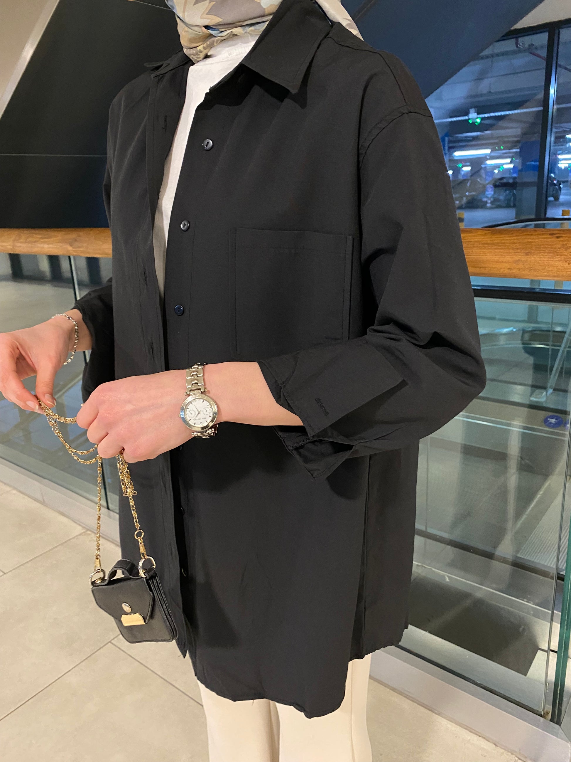 Siyah Pamuklu Gömlek