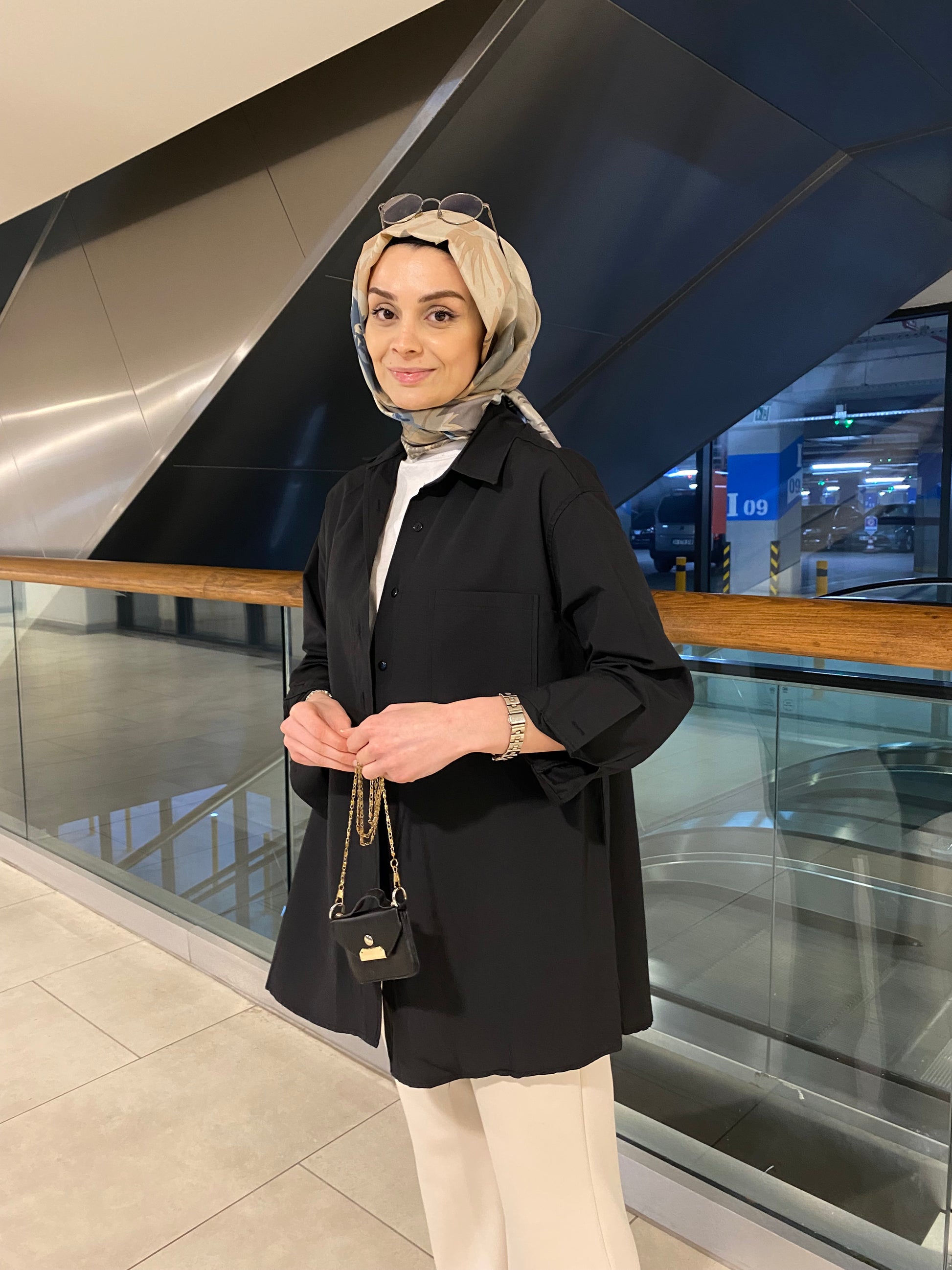 Siyah Pamuklu Gömlek