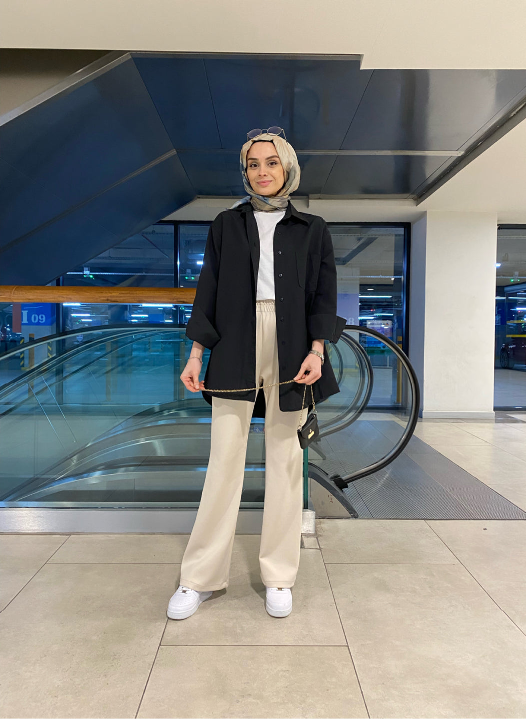 Siyah Pamuklu Gömlek