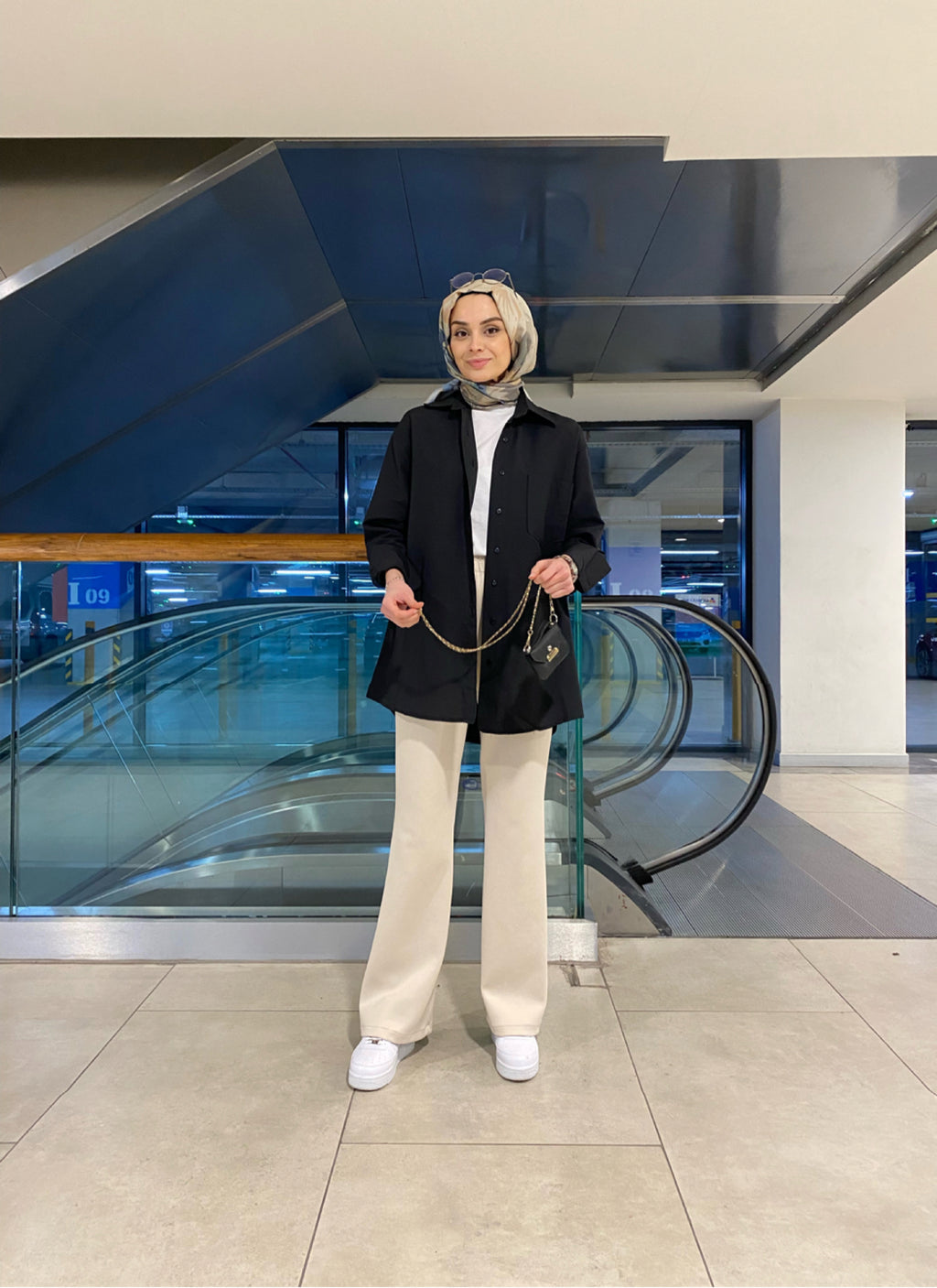 Siyah Pamuklu Gömlek