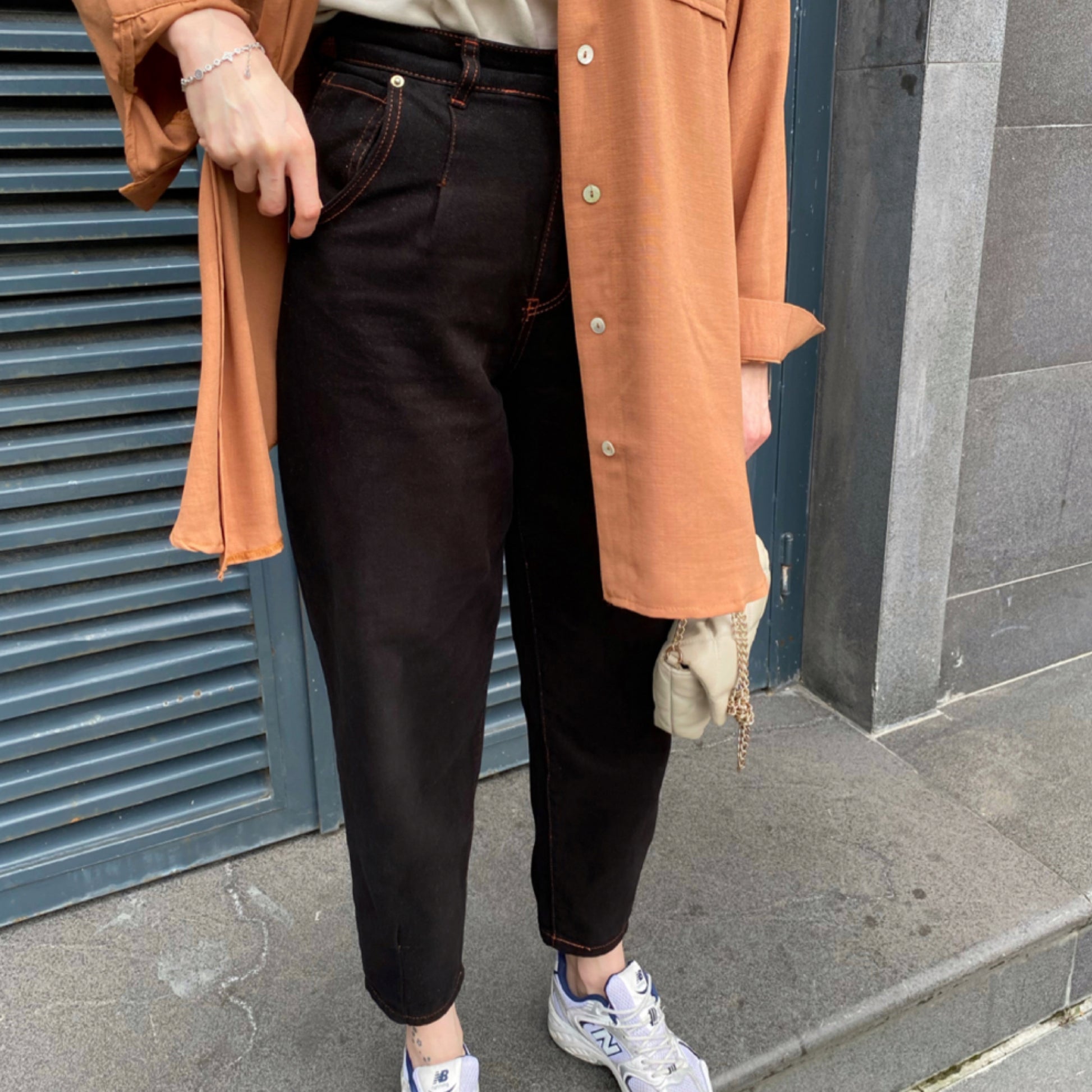 Siyah Dikiş Detaylı Mom Jean