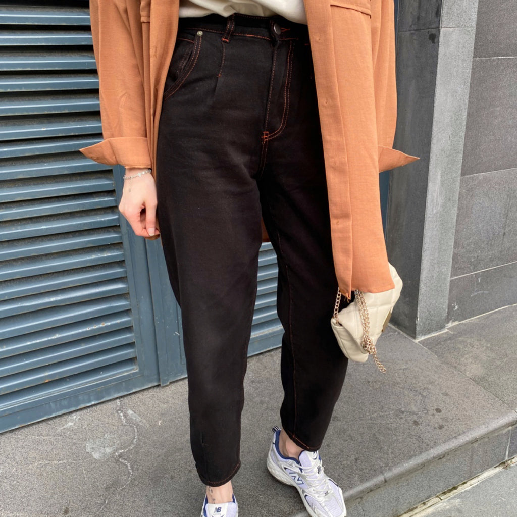 Siyah Dikiş Detaylı Mom Jean