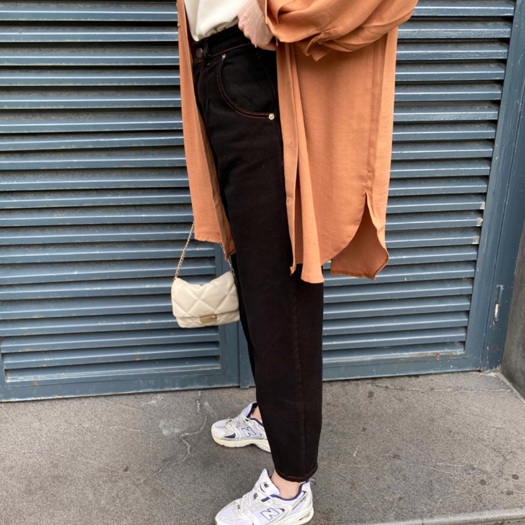 Siyah Dikiş Detaylı Mom Jean