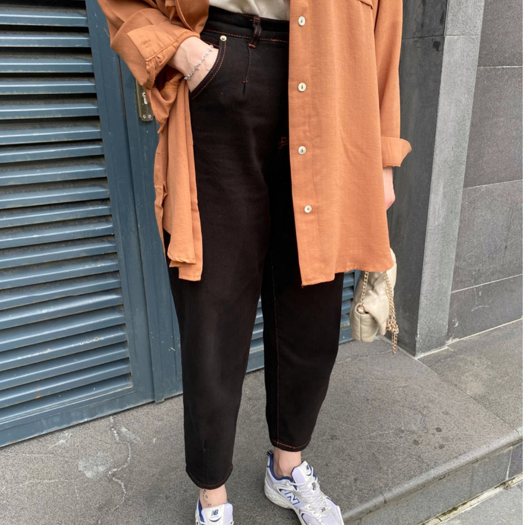 Siyah Dikiş Detaylı Mom Jean