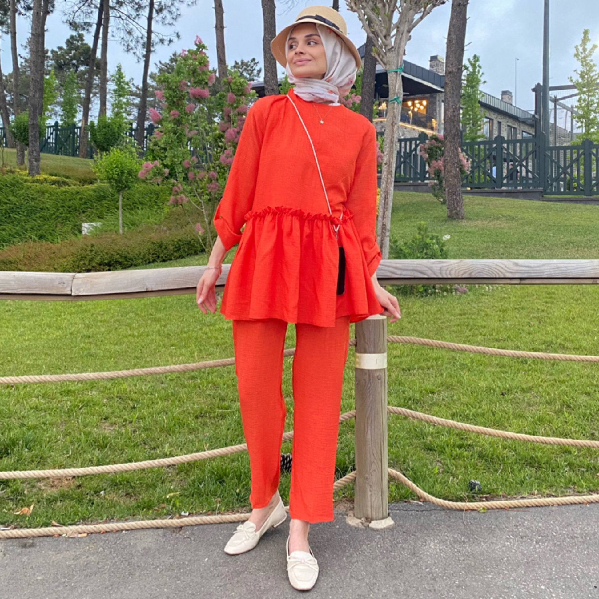 Turuncu Fırfırlı Takım