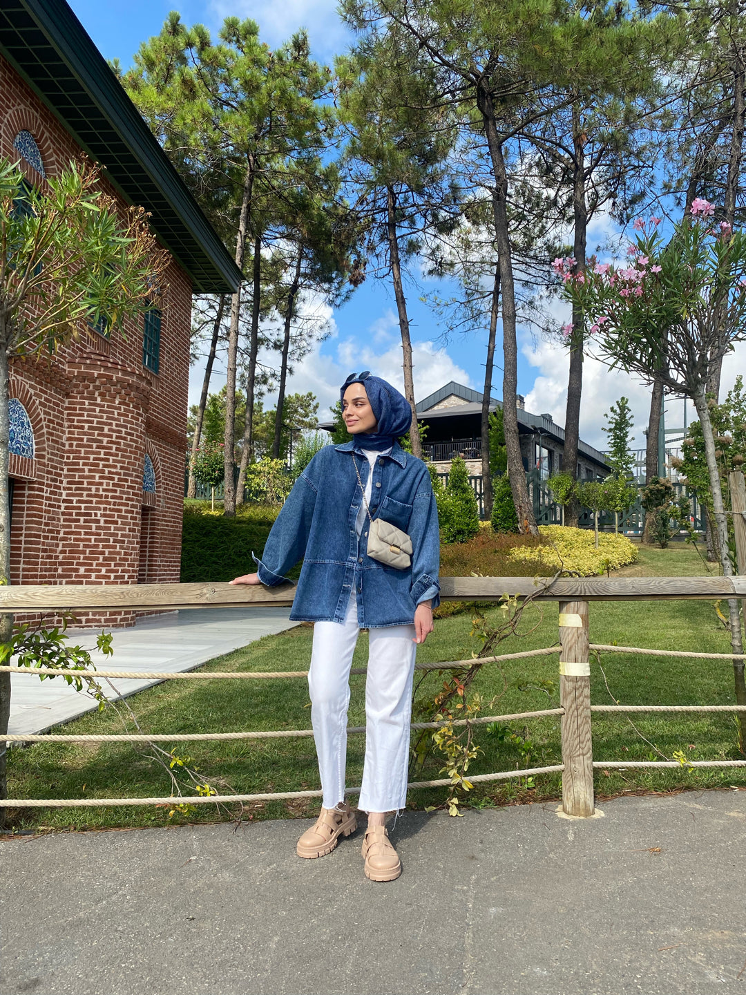 Orjinal Marka Kesik Paça Jean