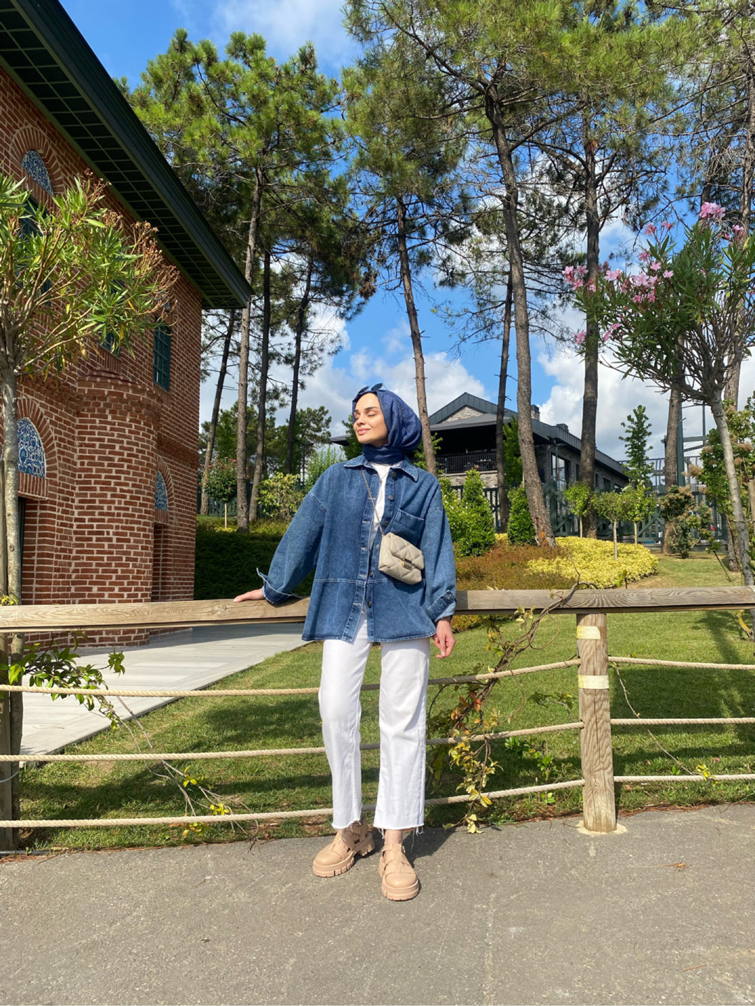 Orjinal Marka Kesik Paça Jean