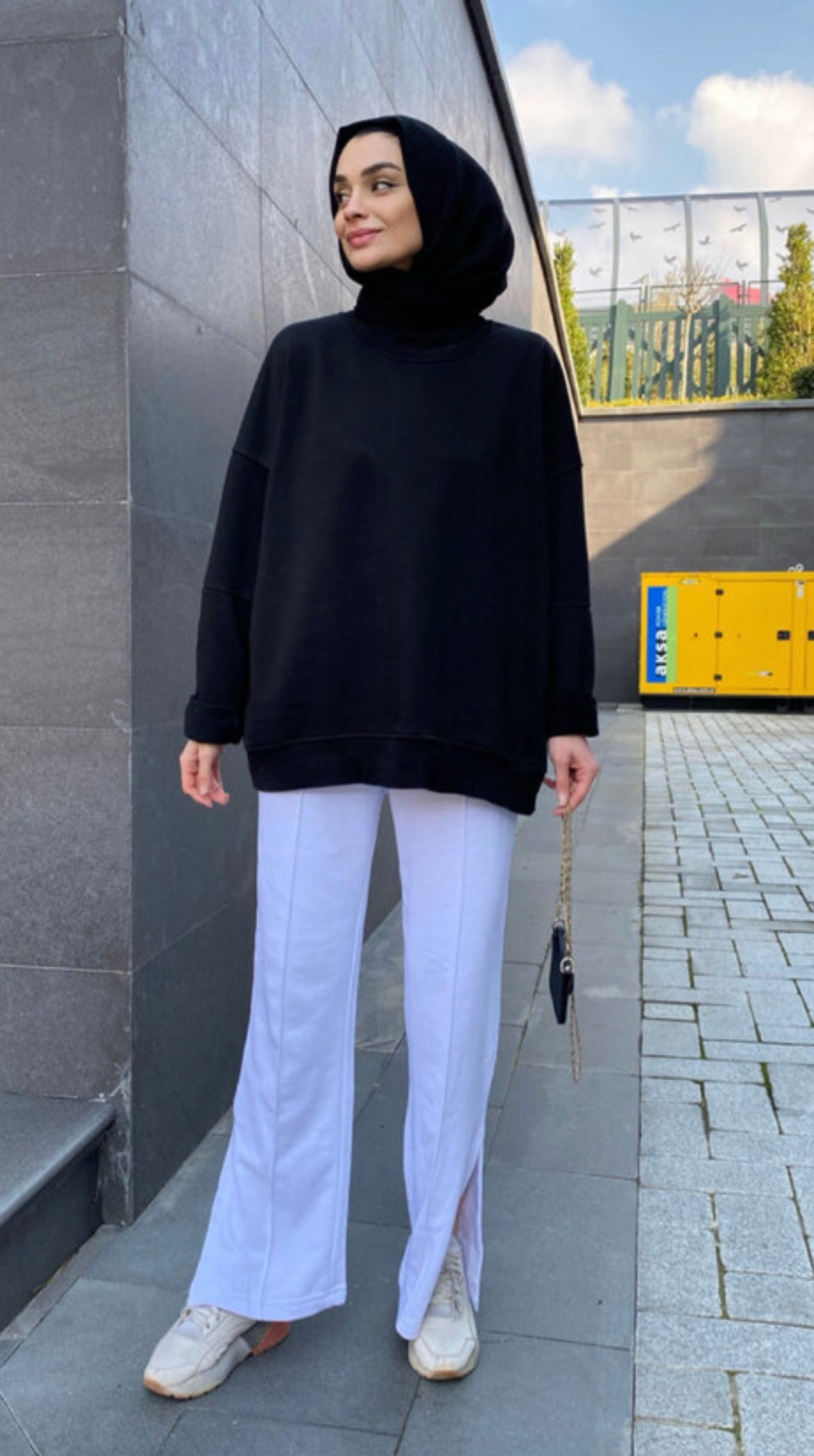 Yırtmaç Detaylı Beyaz Pantolon